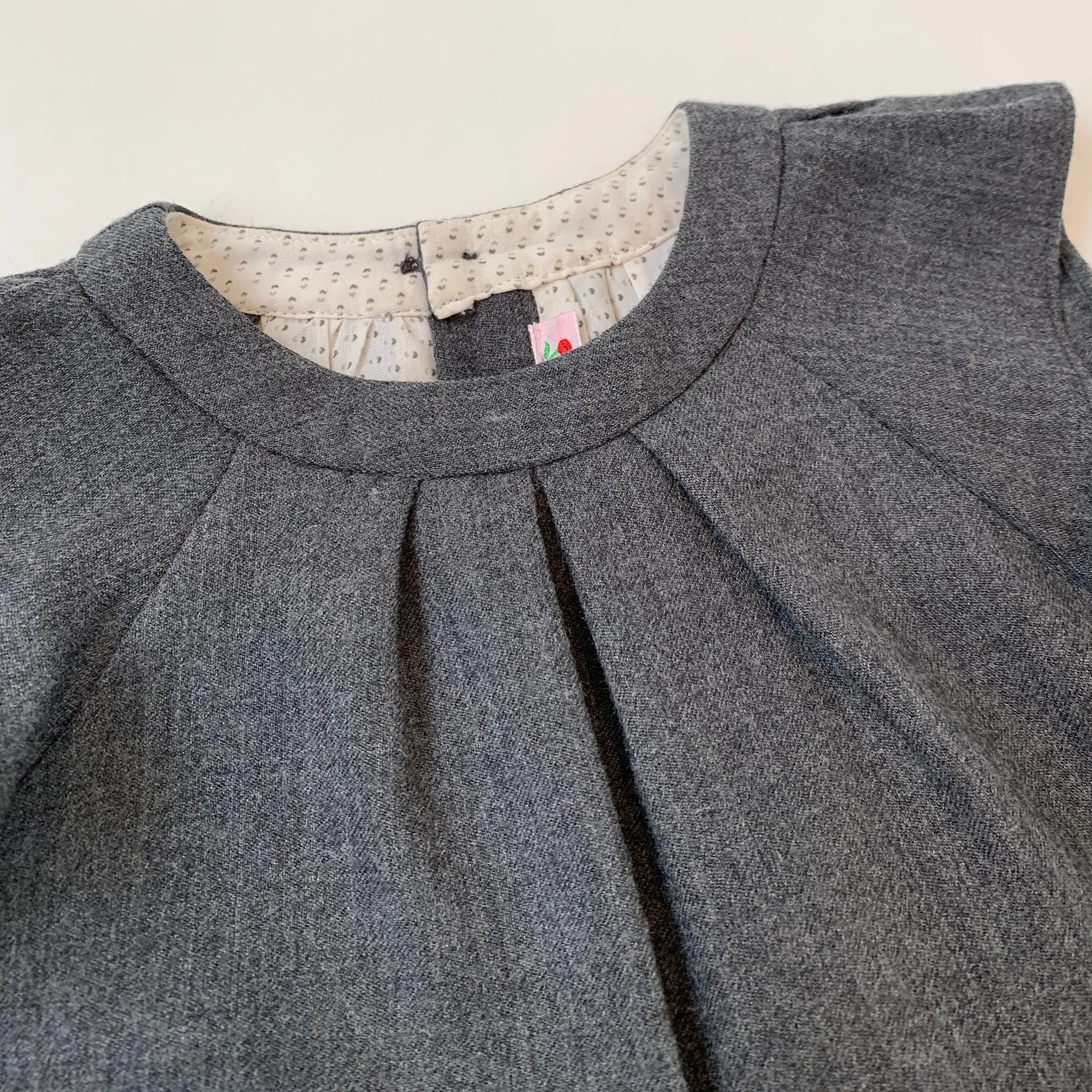 Bonpoint Grey Wool Dress With Flutter Sleeves: 18 Months