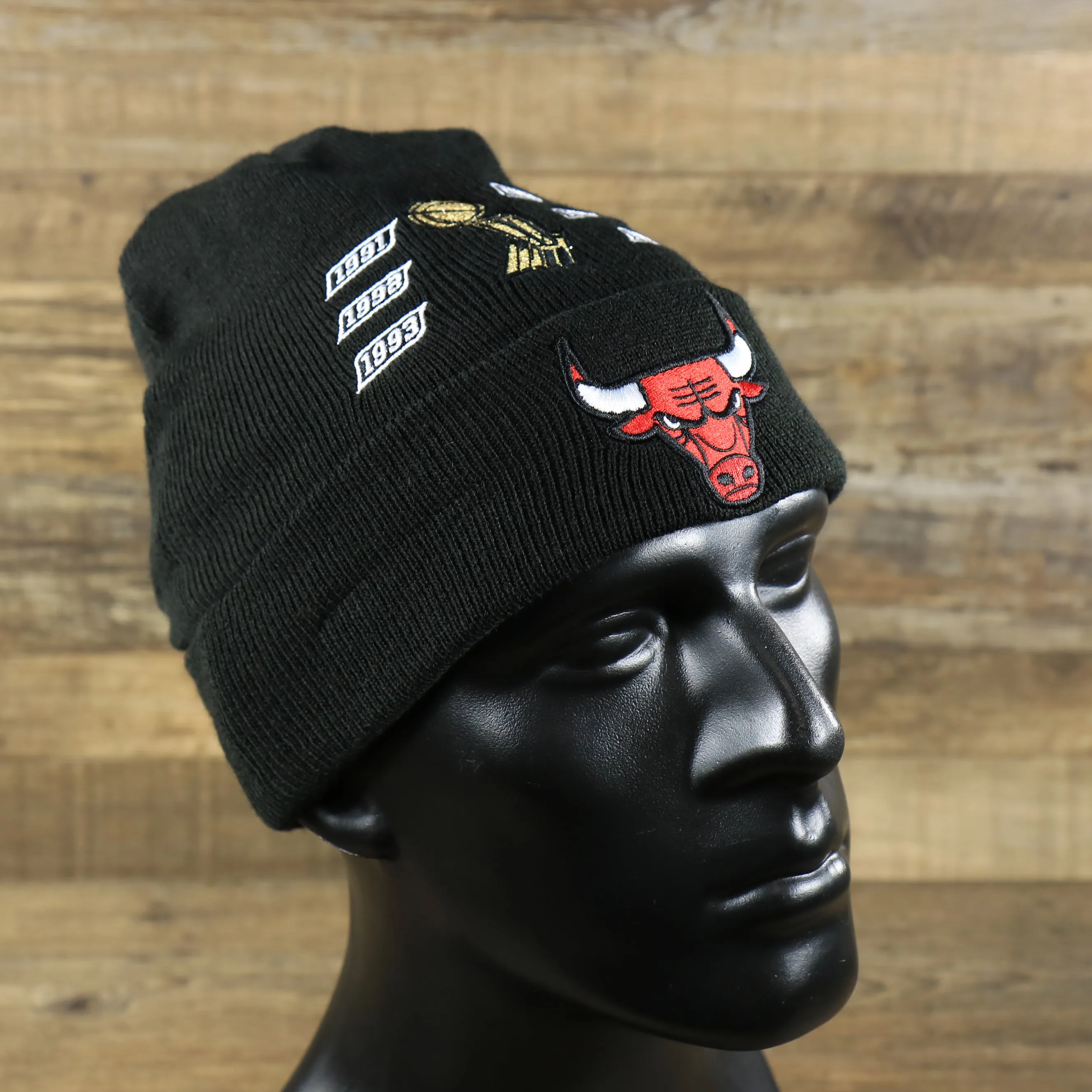 Chicago Bulls All Over NBA Finals Side Patch 6x Champion Knit Cuff Beanie | New Era, Black