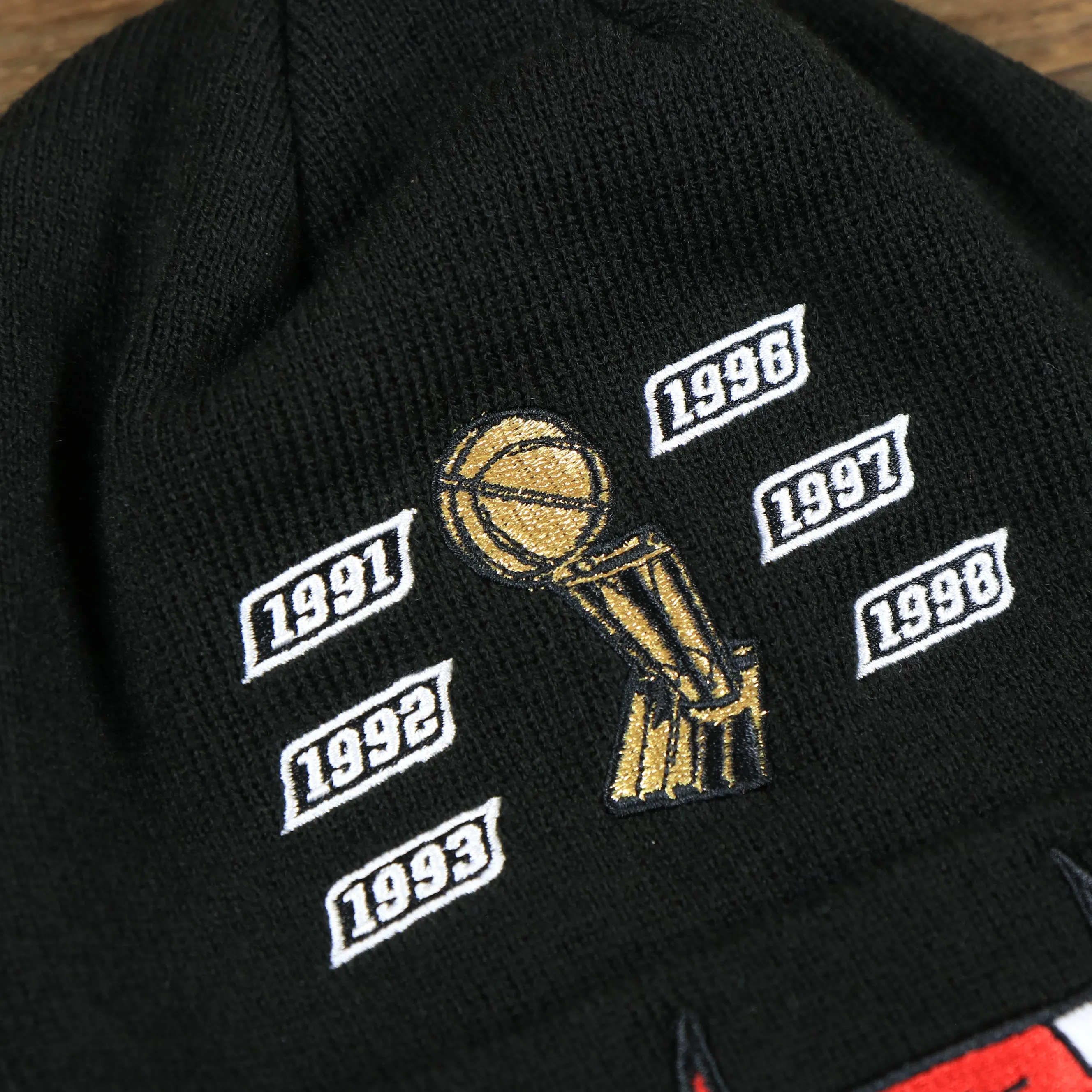 Chicago Bulls All Over NBA Finals Side Patch 6x Champion Knit Cuff Beanie | New Era, Black