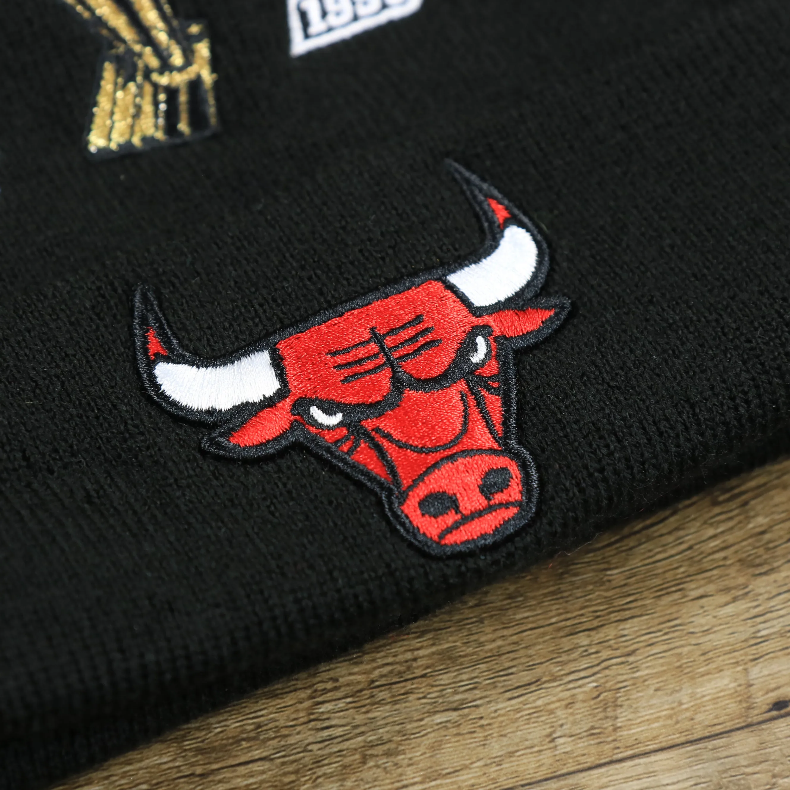 Chicago Bulls All Over NBA Finals Side Patch 6x Champion Knit Cuff Beanie | New Era, Black