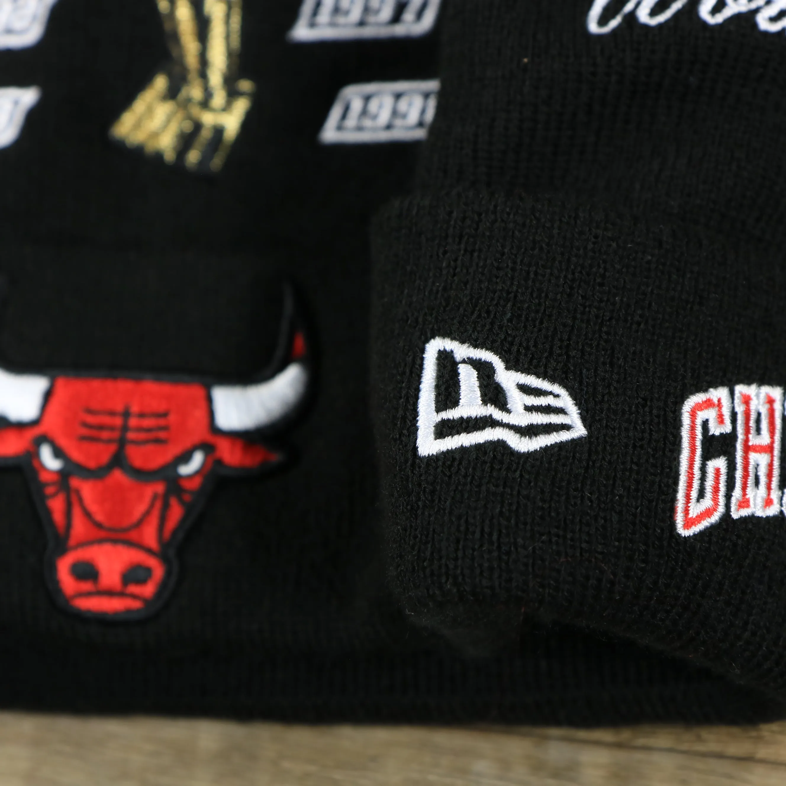 Chicago Bulls All Over NBA Finals Side Patch 6x Champion Knit Cuff Beanie | New Era, Black