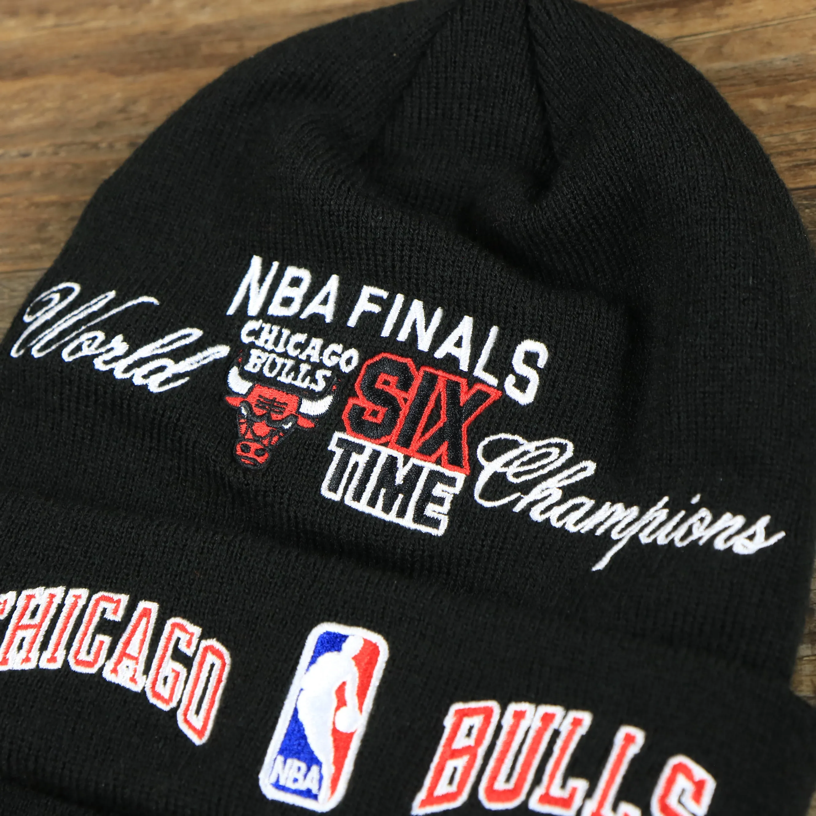 Chicago Bulls All Over NBA Finals Side Patch 6x Champion Knit Cuff Beanie | New Era, Black