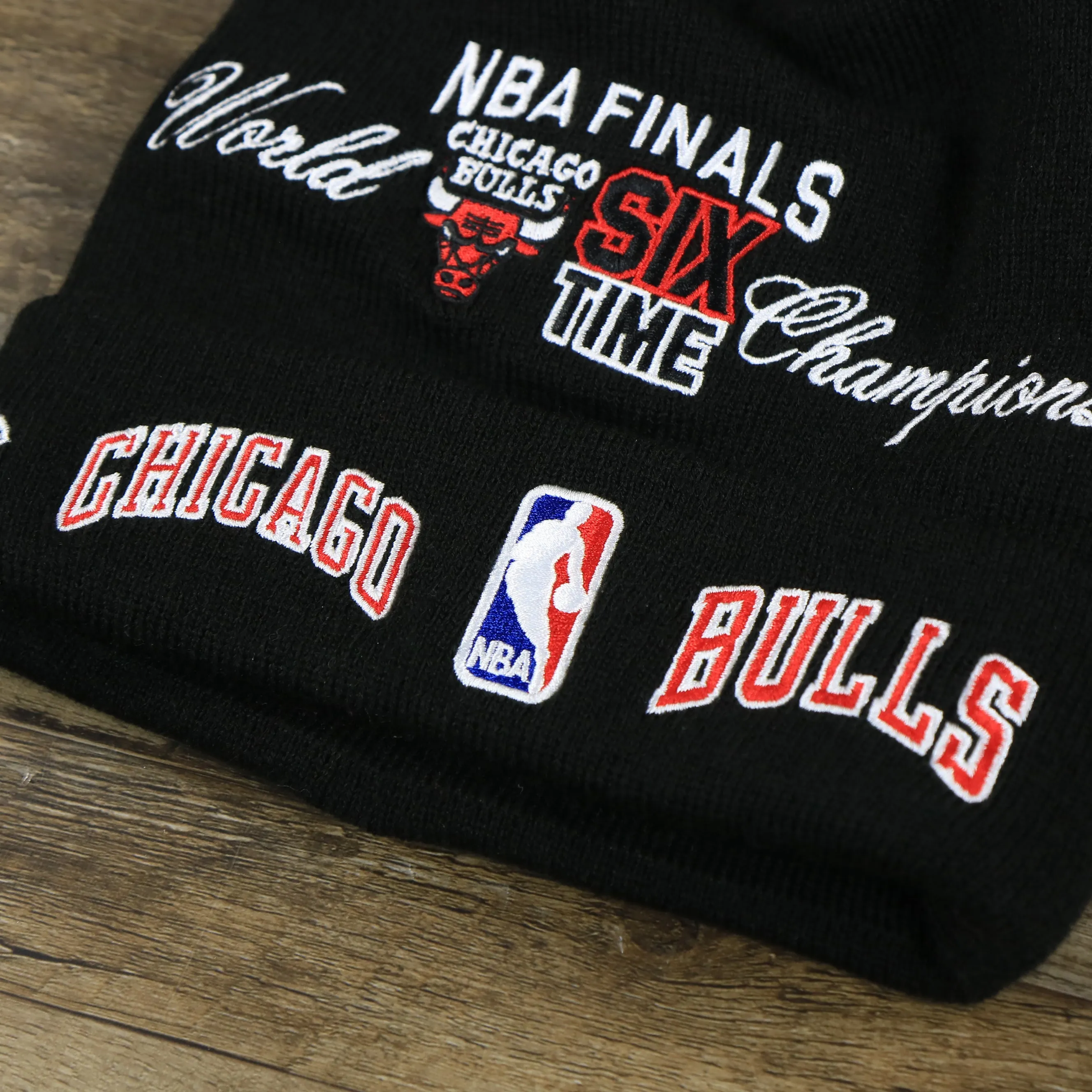 Chicago Bulls All Over NBA Finals Side Patch 6x Champion Knit Cuff Beanie | New Era, Black