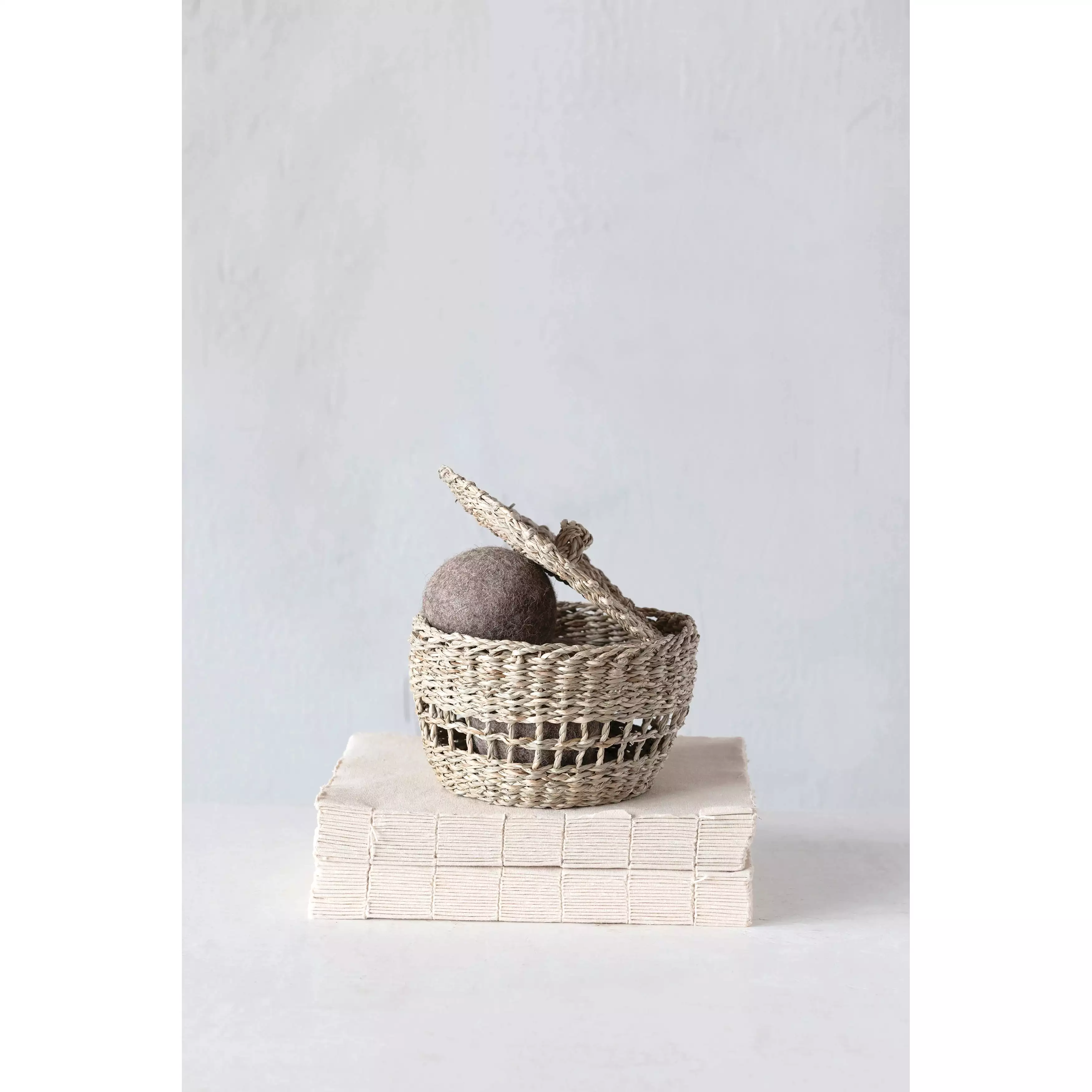 Hand-Woven Seagrass Basket with Lid